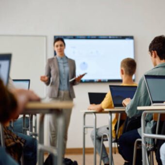  Tecnologia transforma escolas: o futuro da educação em São Paulo